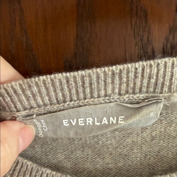 Everlane Women's  cashmere Sweater in Beige - Picture 2 of 4